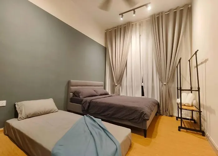Lv13 Poolview Kuantan By Vhomestay