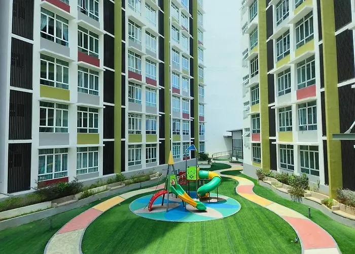 Lv13 Poolview Kuantan By Vhomestay