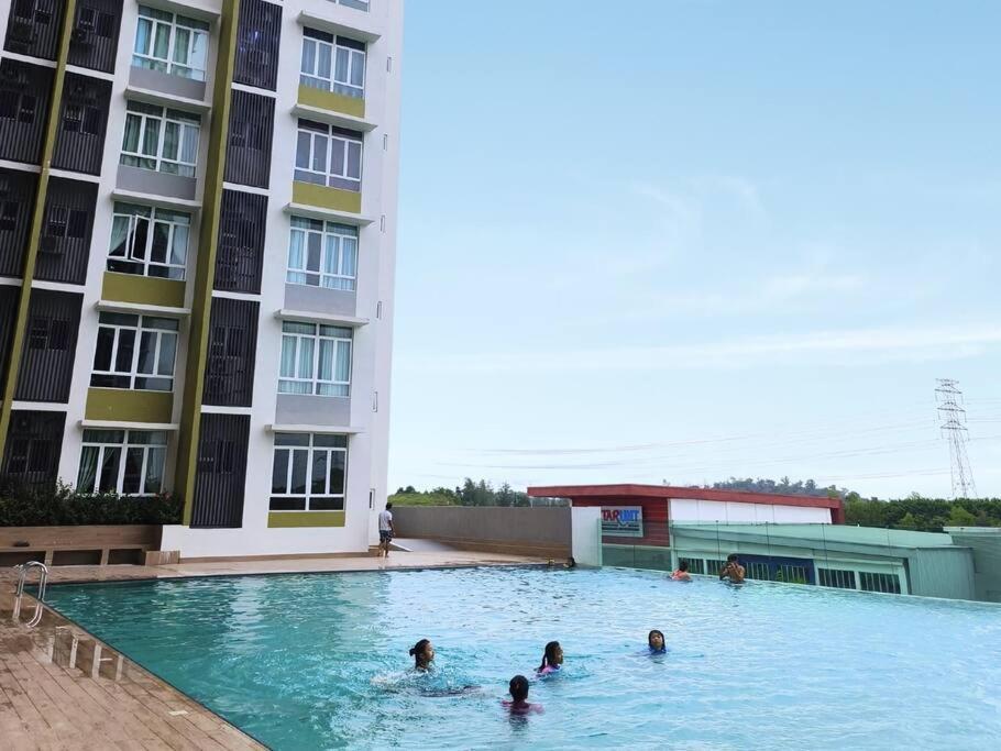 Lv13 Poolview By Vhomestay Kuantan
