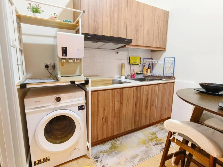Lv13 Poolview By Vhomestay * Kuantan